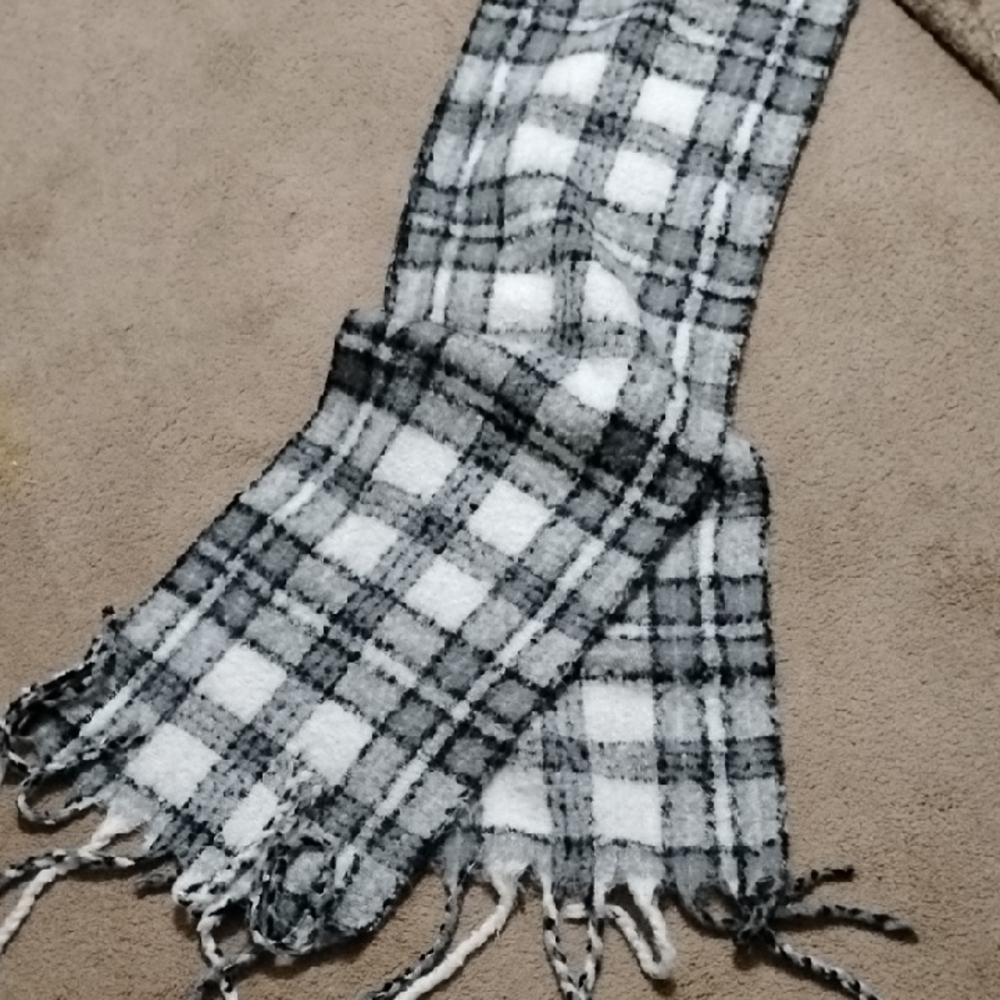 Old Navy Black and White Checkered Scarf With Fringe